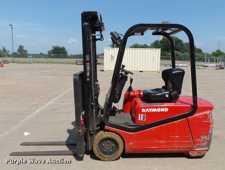 image for item DX9363 Raymond 440-C35 forklift