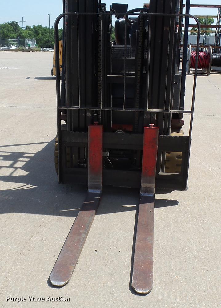 image for item DX9363 Raymond 440-C35 forklift