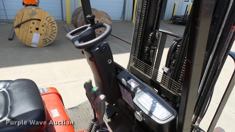 image for item DX9363 Raymond 440-C35 forklift