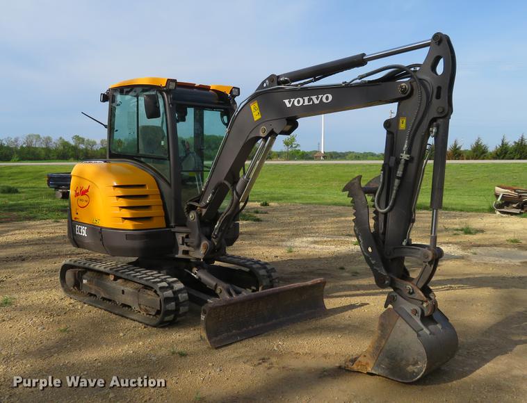 image for item EJ9589 2014 Volvo EC35C mini excavator