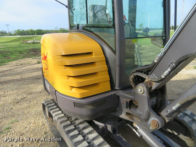 image for item EJ9589 2014 Volvo EC35C mini excavator