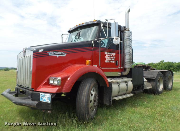 image for item EN9571 2007 Kenworth T800 semi truck