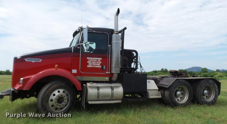 image for item EN9571 2007 Kenworth T800 semi truck