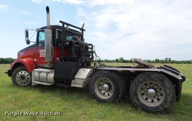 image for item EN9571 2007 Kenworth T800 semi truck