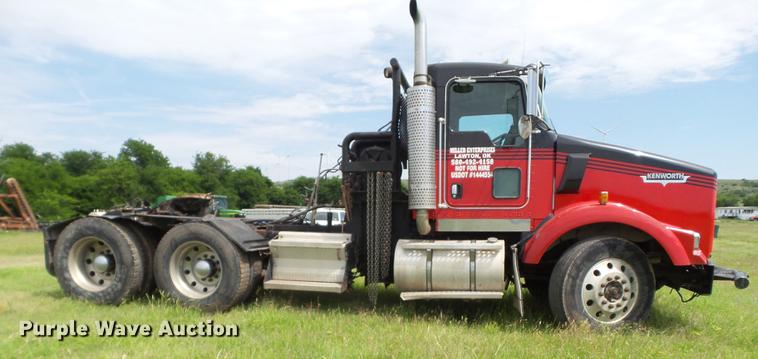 image for item EN9571 2007 Kenworth T800 semi truck