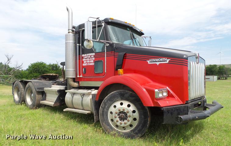 image for item EN9571 2007 Kenworth T800 semi truck