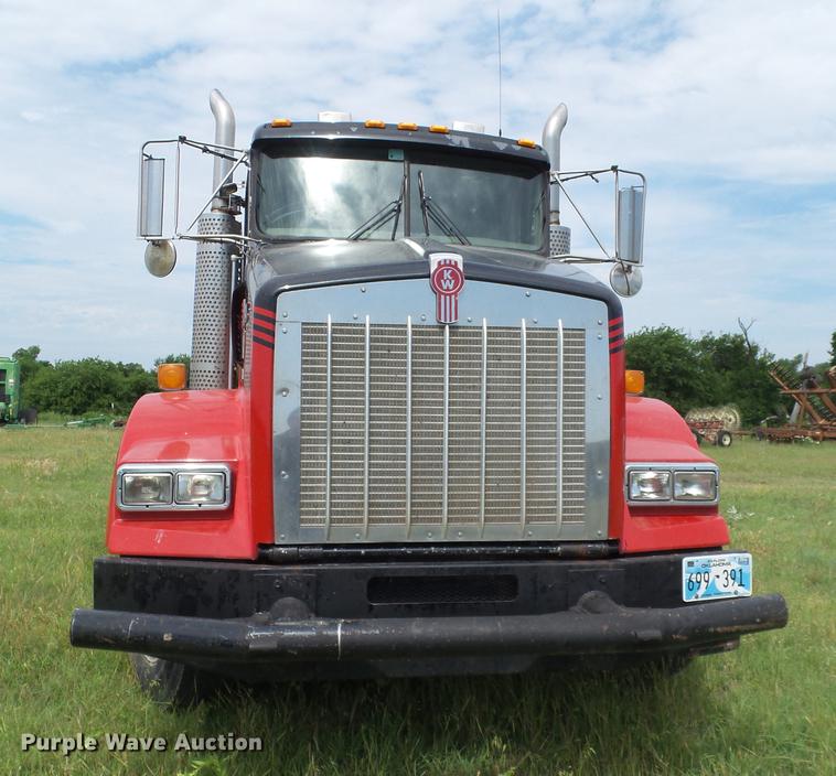 image for item EN9571 2007 Kenworth T800 semi truck