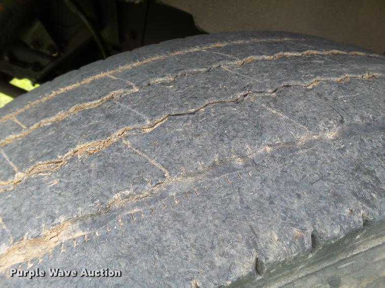 image for item EN9571 2007 Kenworth T800 semi truck