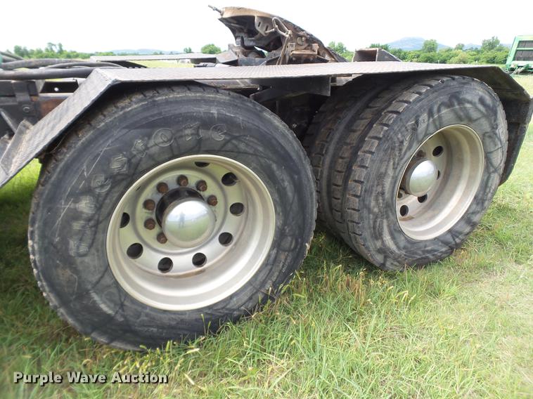 image for item EN9571 2007 Kenworth T800 semi truck