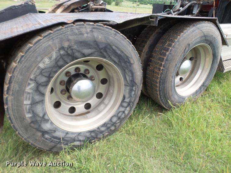 image for item EN9571 2007 Kenworth T800 semi truck