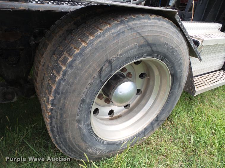 image for item EN9571 2007 Kenworth T800 semi truck