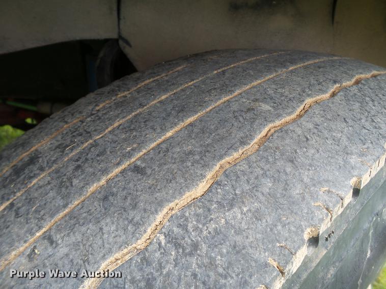 image for item EN9571 2007 Kenworth T800 semi truck