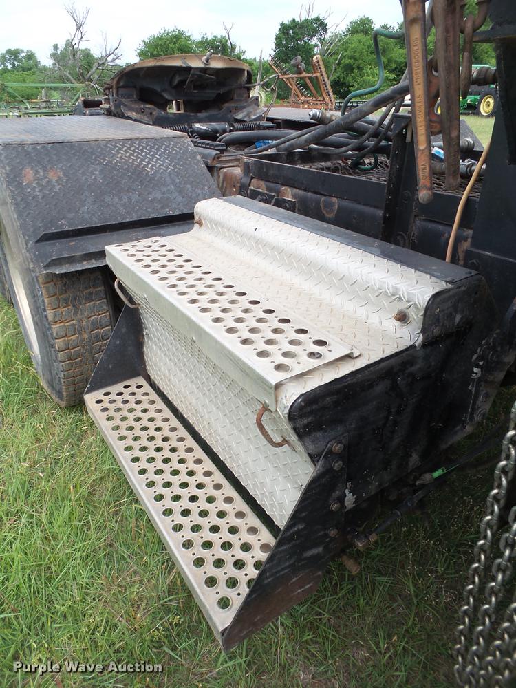 image for item EN9571 2007 Kenworth T800 semi truck