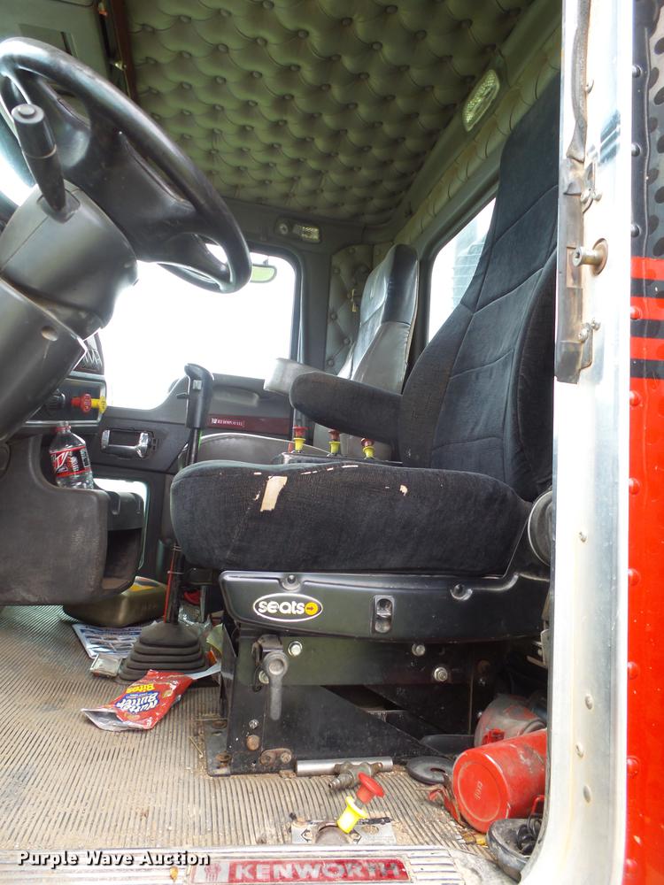 image for item EN9571 2007 Kenworth T800 semi truck