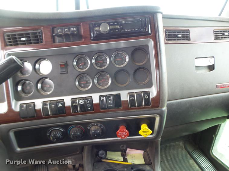 image for item EN9571 2007 Kenworth T800 semi truck