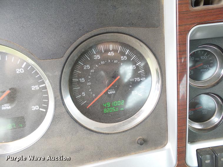 image for item EN9571 2007 Kenworth T800 semi truck