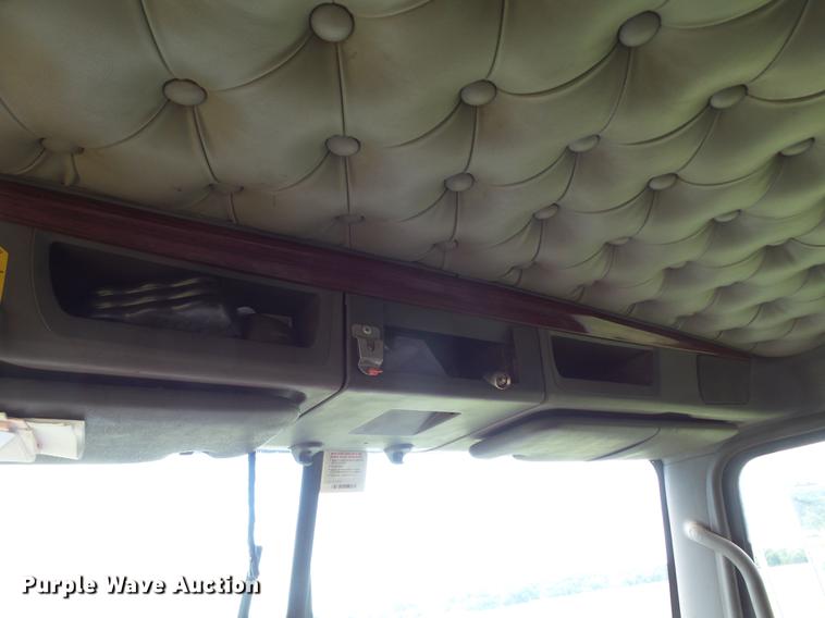 image for item EN9571 2007 Kenworth T800 semi truck