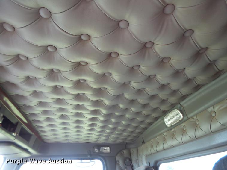 image for item EN9571 2007 Kenworth T800 semi truck