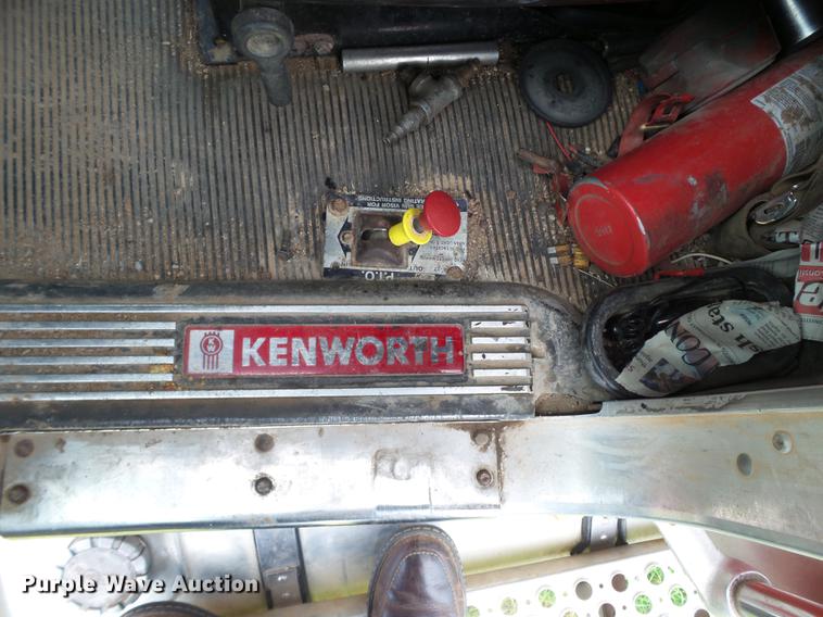 image for item EN9571 2007 Kenworth T800 semi truck