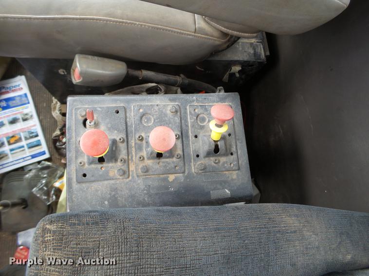 image for item EN9571 2007 Kenworth T800 semi truck