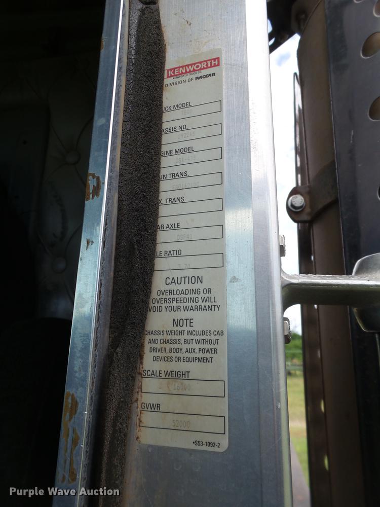 image for item EN9571 2007 Kenworth T800 semi truck