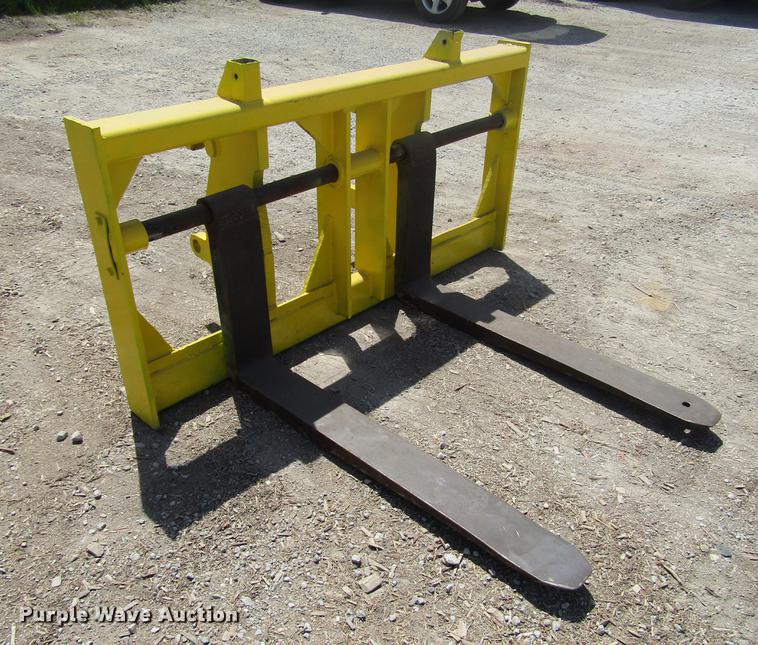 image for item EO9012 Quick attach pallet forks