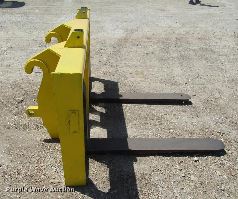 image for item EO9012 Quick attach pallet forks