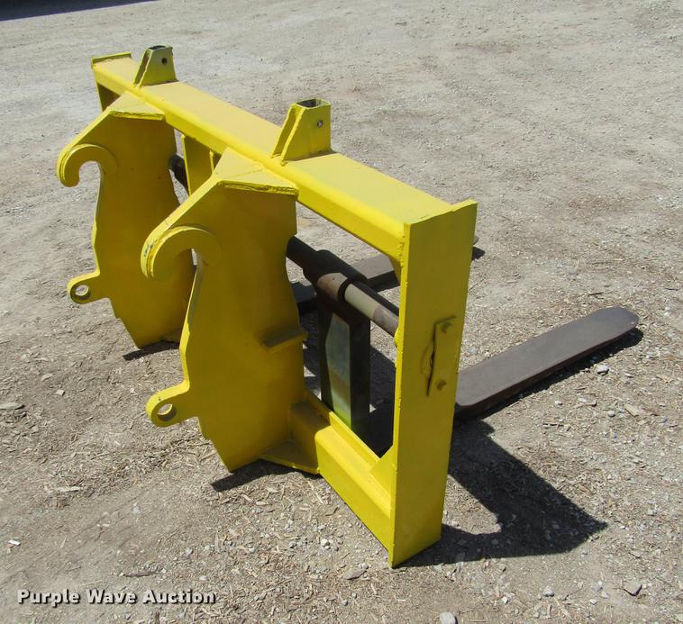 image for item EO9012 Quick attach pallet forks