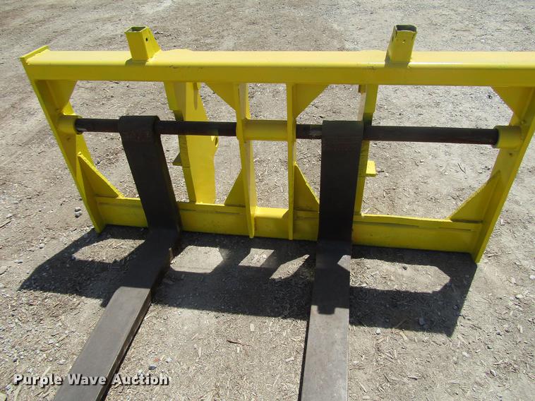 image for item EO9012 Quick attach pallet forks