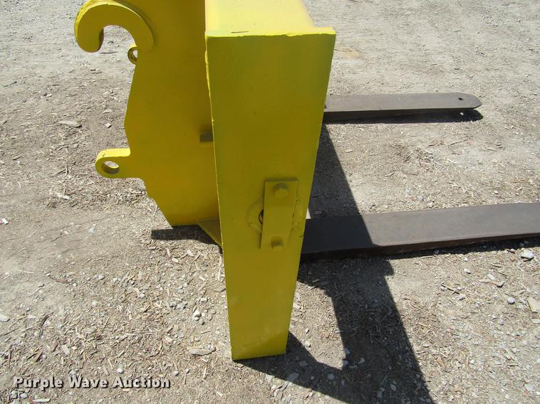 image for item EO9012 Quick attach pallet forks