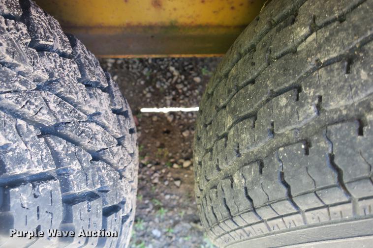 image for item EO9306 2003 Towmaster Contrail utility trailer