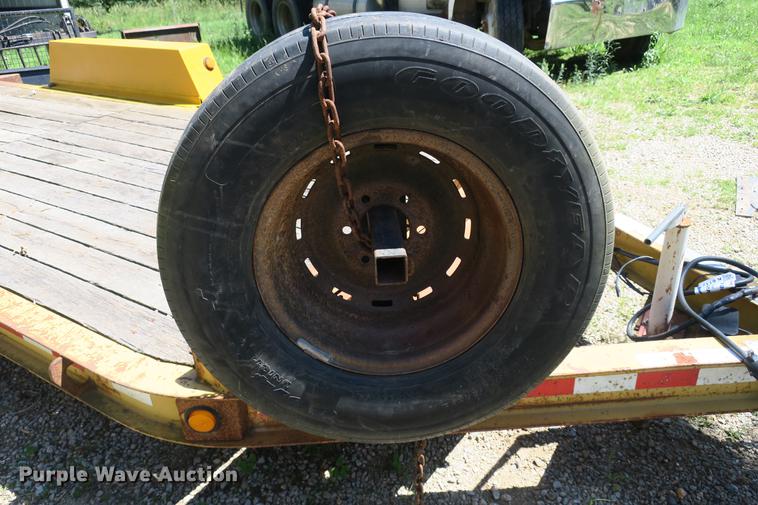 image for item EO9306 2003 Towmaster Contrail utility trailer