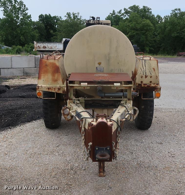 image for item EP9380 Insulated oil tank trailer