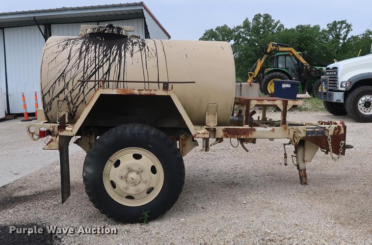 image for item EP9380 Insulated oil tank trailer