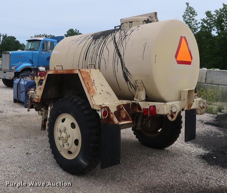 image for item EP9380 Insulated oil tank trailer
