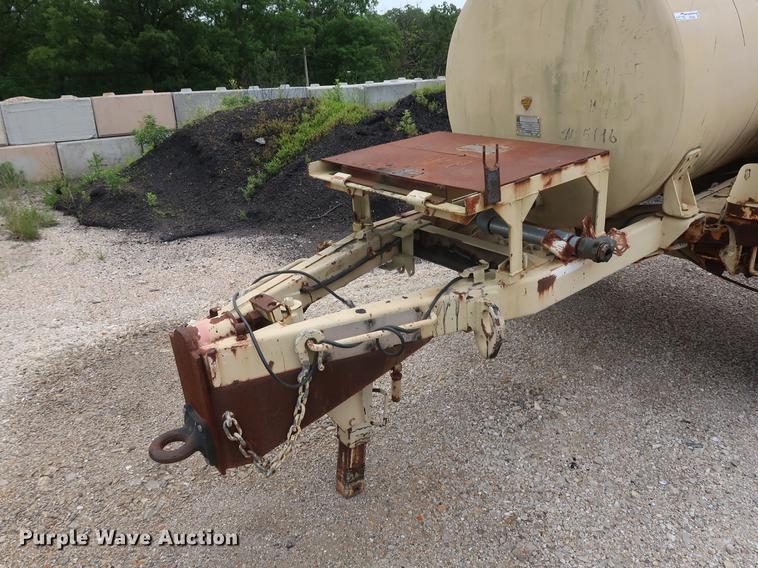 image for item EP9380 Insulated oil tank trailer