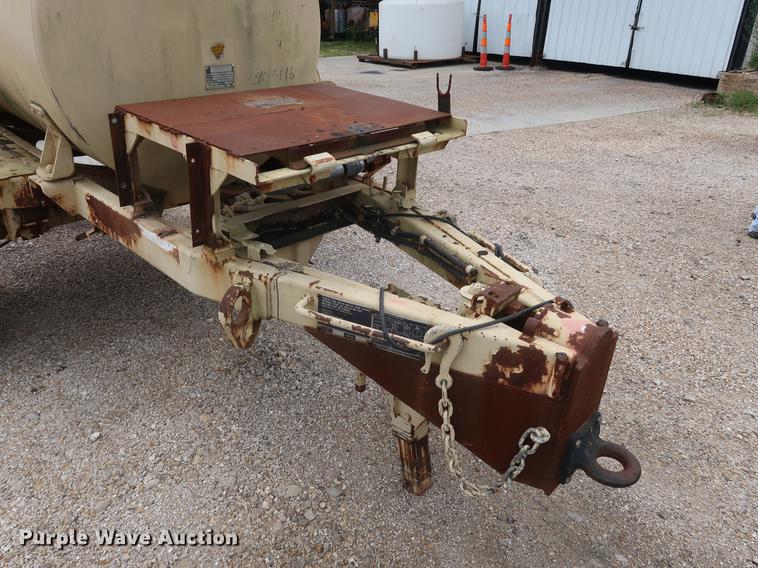 image for item EP9380 Insulated oil tank trailer