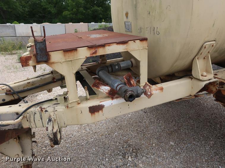 image for item EP9380 Insulated oil tank trailer