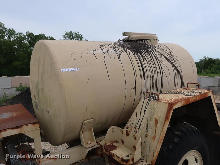 image for item EP9380 Insulated oil tank trailer