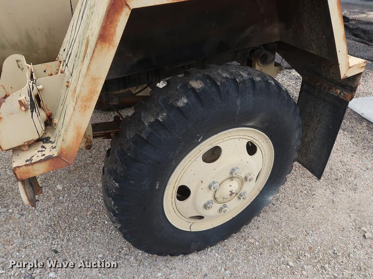 image for item EP9380 Insulated oil tank trailer