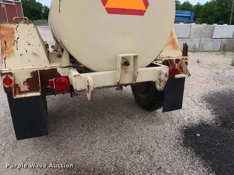 image for item EP9380 Insulated oil tank trailer