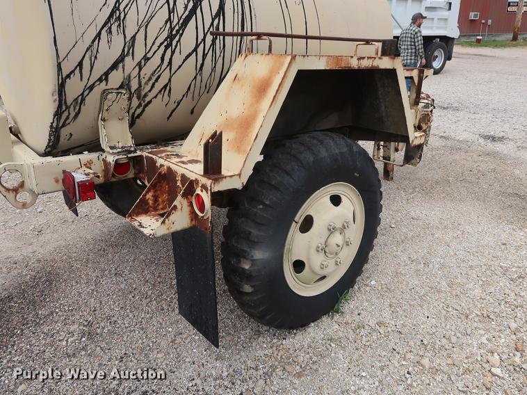 image for item EP9380 Insulated oil tank trailer