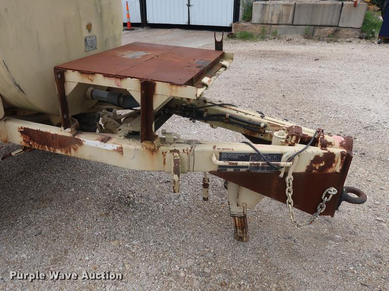 image for item EP9380 Insulated oil tank trailer