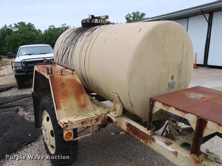 image for item EP9380 Insulated oil tank trailer