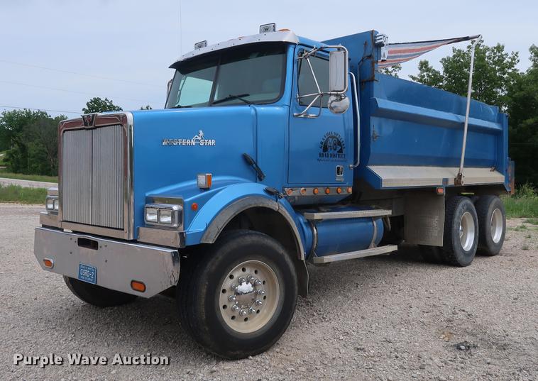image for item EP9382 2003 Western Star 4900FA dump truck