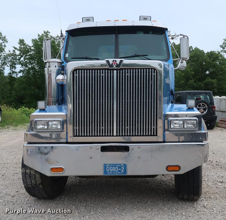 image for item EP9382 2003 Western Star 4900FA dump truck