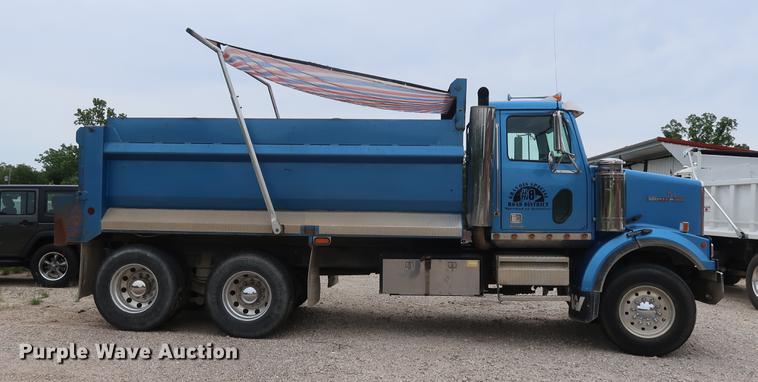 image for item EP9382 2003 Western Star 4900FA dump truck