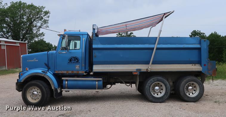 image for item EP9382 2003 Western Star 4900FA dump truck