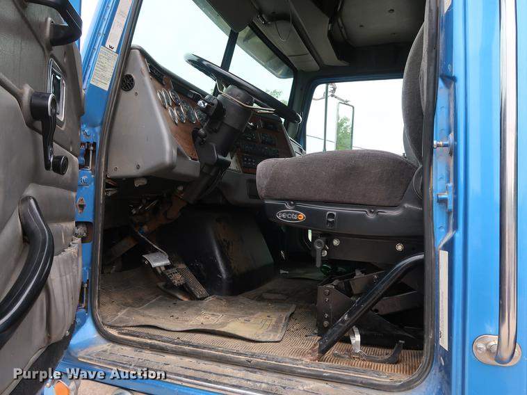 image for item EP9382 2003 Western Star 4900FA dump truck