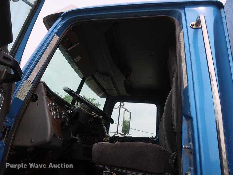 image for item EP9382 2003 Western Star 4900FA dump truck